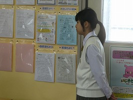 P1123981